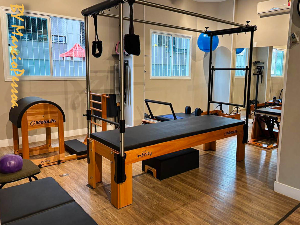 Sala de Pilates equipada do condomínio