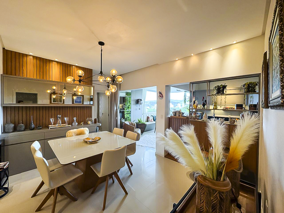 Sala de jantar mobiliada e decorada do apartamento